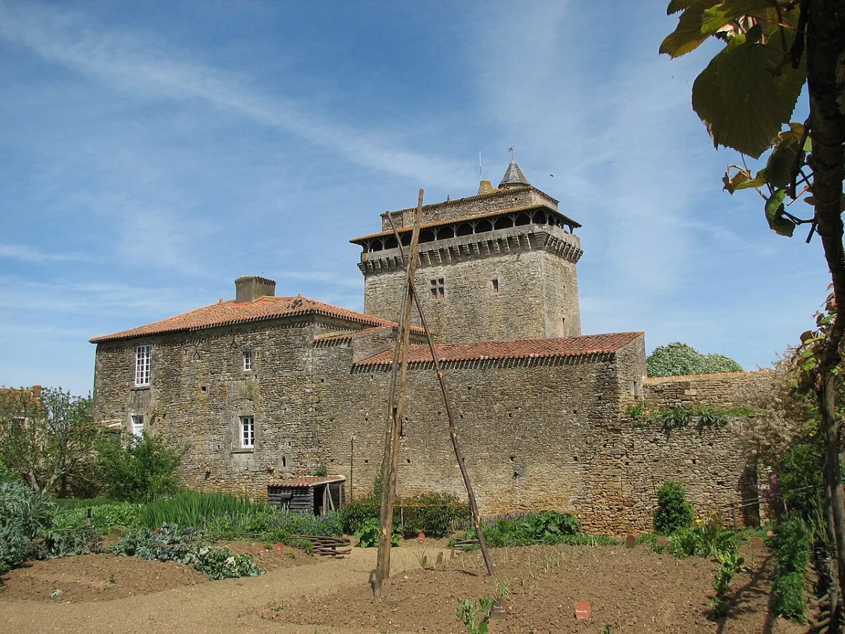 Photo de Donjon de Bazoges en Pareds